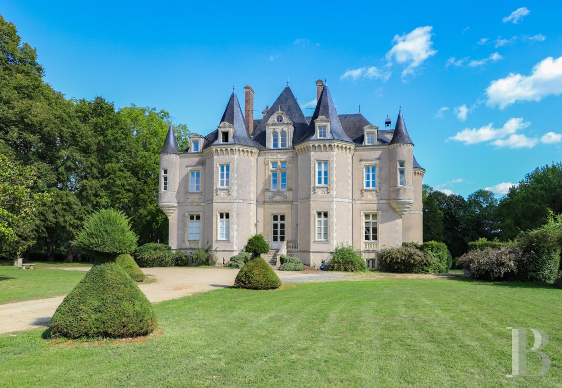 A 19th-century Renaissance-inspired chateau set in 11 hectares of grounds to the east of Le Mans in the Sarthe department - photo  n°30